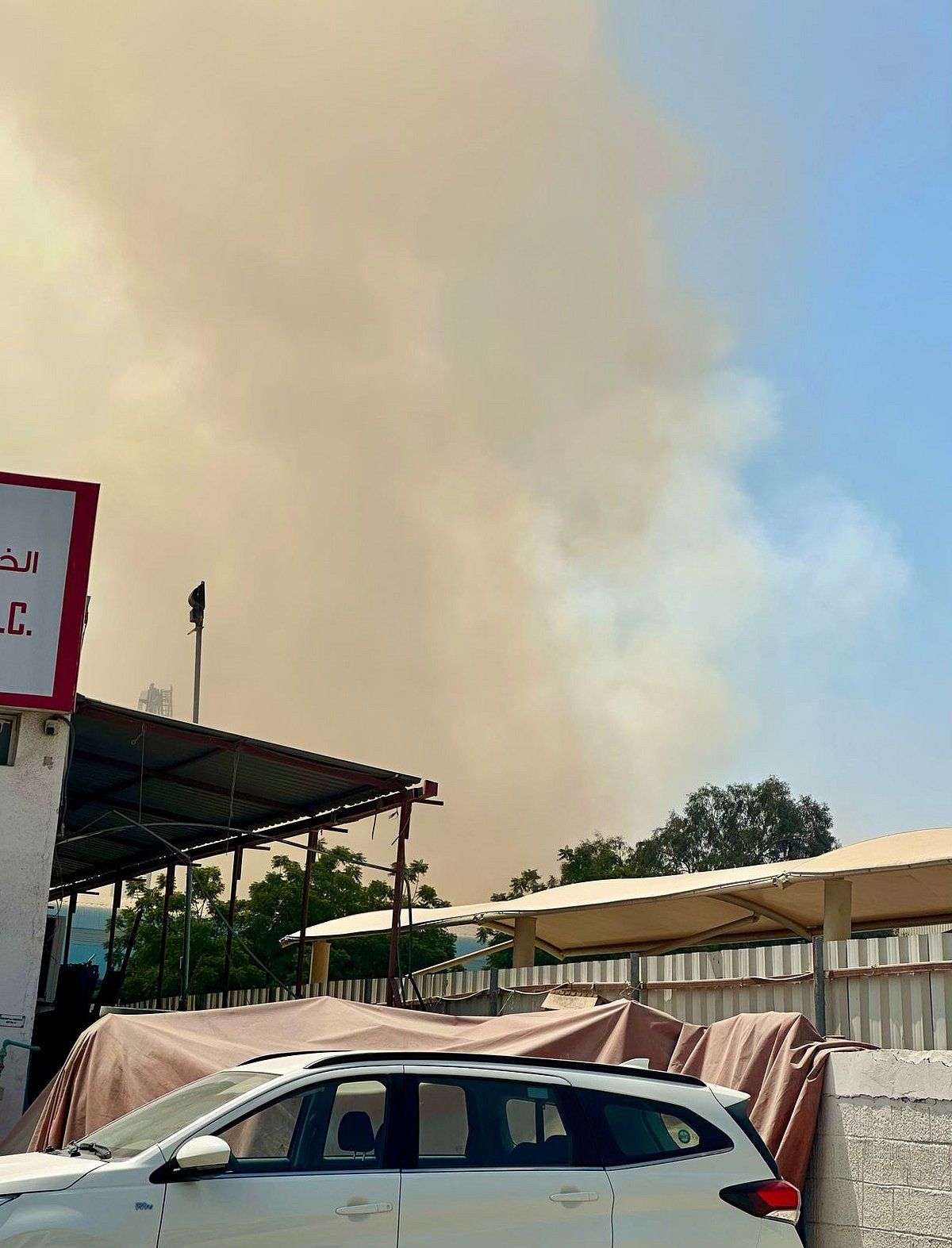 Dubai: Al Quoz'da Yangın Çıktı; Yaralanma Bildirilmedi