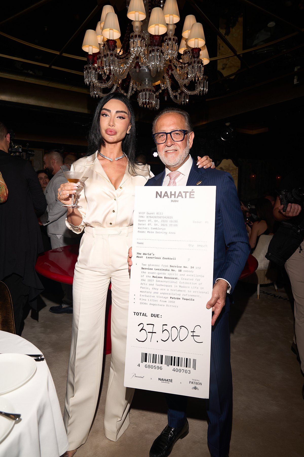 Dubai: Dünyanın En Pahalı Kokteyli 156.000 Dh'ye Satılıyor; James Bond 007 Tarifinden Şarap Kullanıyor