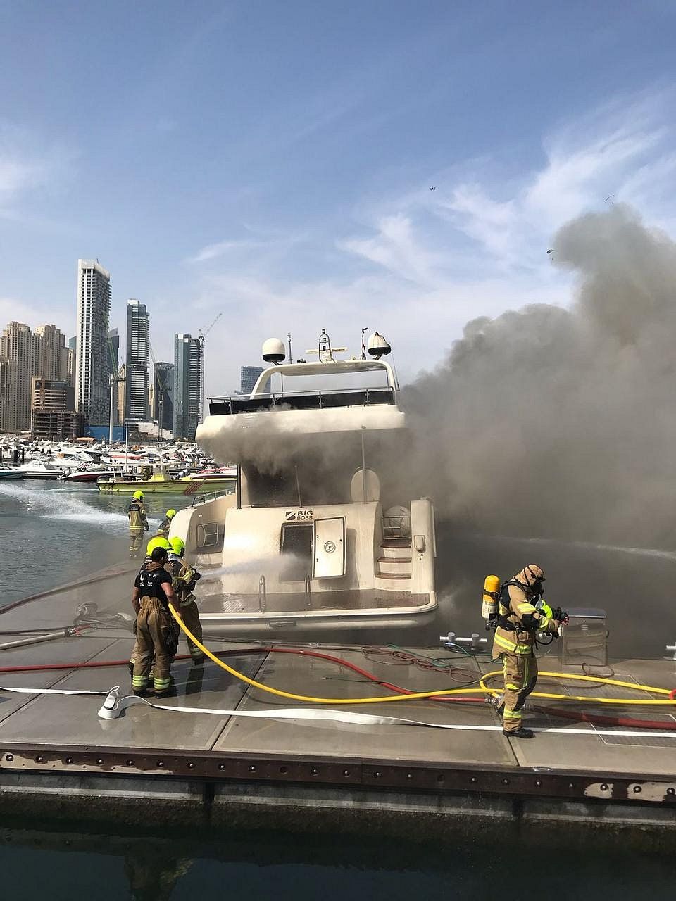 Dubai Liman Yatında Yangın Kontrol Altına Alındı