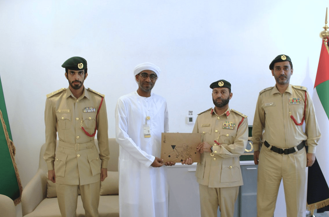 Dubai Polisi Kayıp Pasaportu ve Parayı İade Ettiği için Vatandaşı Onurlandırdı
