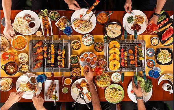 Dubai'nin En Sevilen Barbekü Mekanı 10 Yılı Aşkın Cızırtıyı Kutluyor