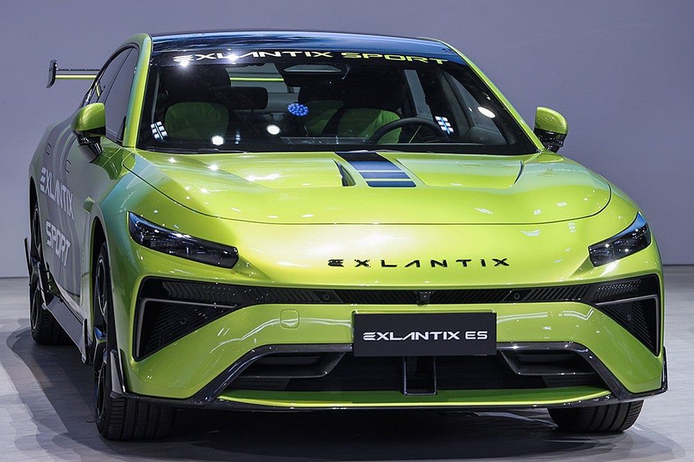 Exeed, Şangay Otomobil Fuarı'nda Aımoga Akıllı Robotları ve Es Performance Edition'ı Tanıttı
