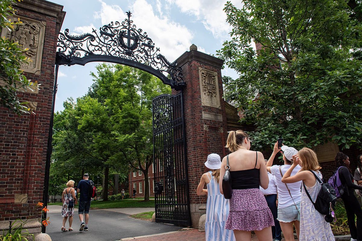 Harvard, Trump'a Meydan Okuduktan Sonra 2,2 Milyar Dolarlık Fonun Dondurulduğunu Gördü