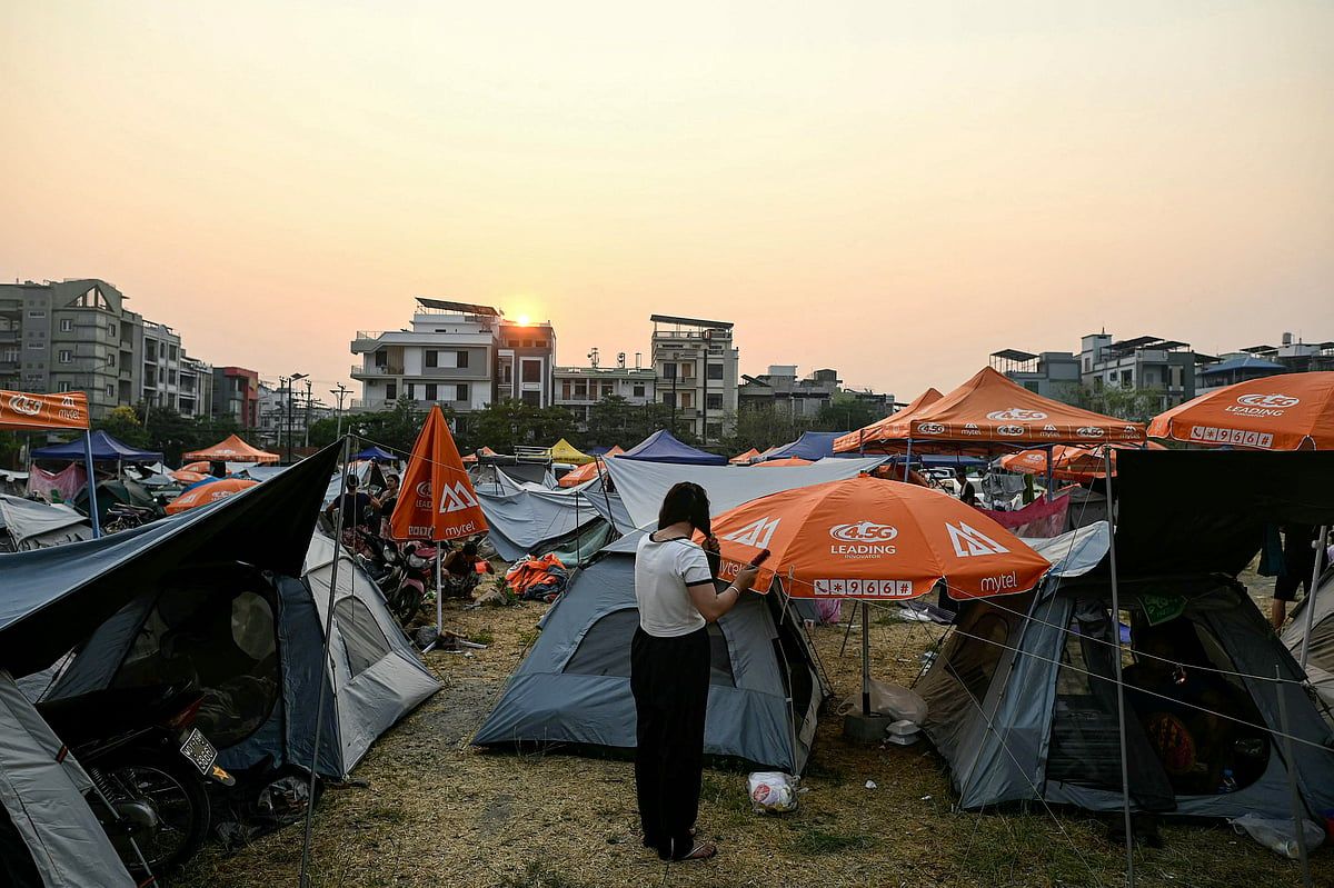 'Her An Çökebilir': Mandalay Depremi Kurbanları Açık Havada Mola İstiyor