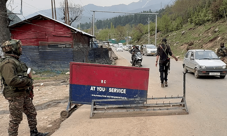 Hindistan, Pahalgam Terör Saldırısından Sonra Pakistanlılara Vizelerini Askıya Aldı