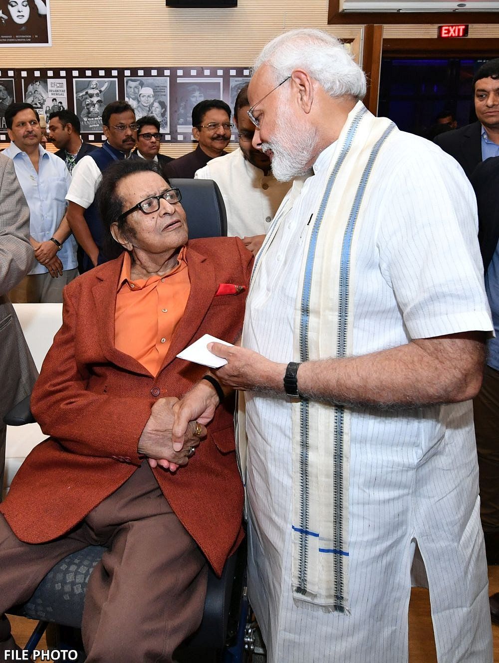 Hintli Aktör Manoj Kumar 87yaşında Öldü; Öğleden Sonra Modi Efsanevi Film Yapımcısının Yasını Tutuyor