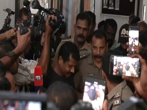 Hintli Aktör Shine Tom Chacko, Kerala Film Çalışanları Federasyonu'ndan Uyarı Aldı