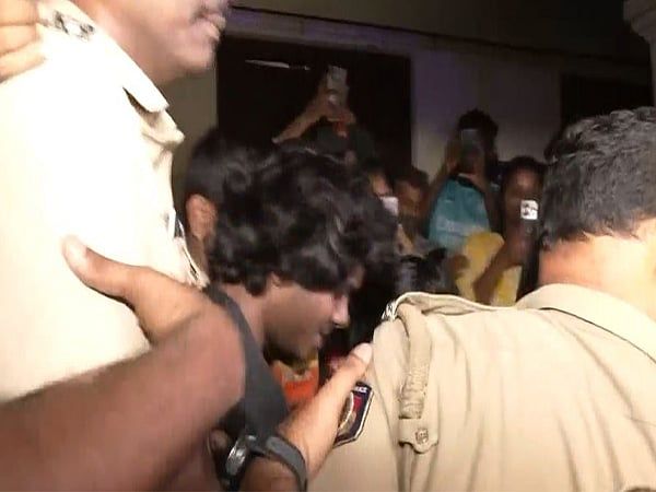 Kerala Rapçi Vedan, Dairesinden Uyuşturucu Ele Geçirildikten Sonra Tutuklandı