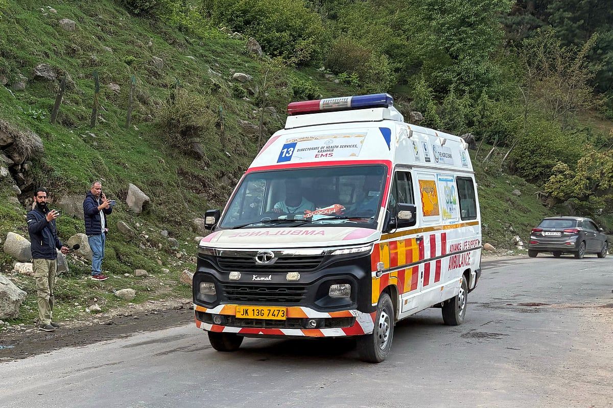 Keşmir'in Pahalgamında Silahlı Kişilerin Turistlere Ateş Açmasının Ardından En Az 24 Kişi Öldü: Hindistan Polisi Kaynak