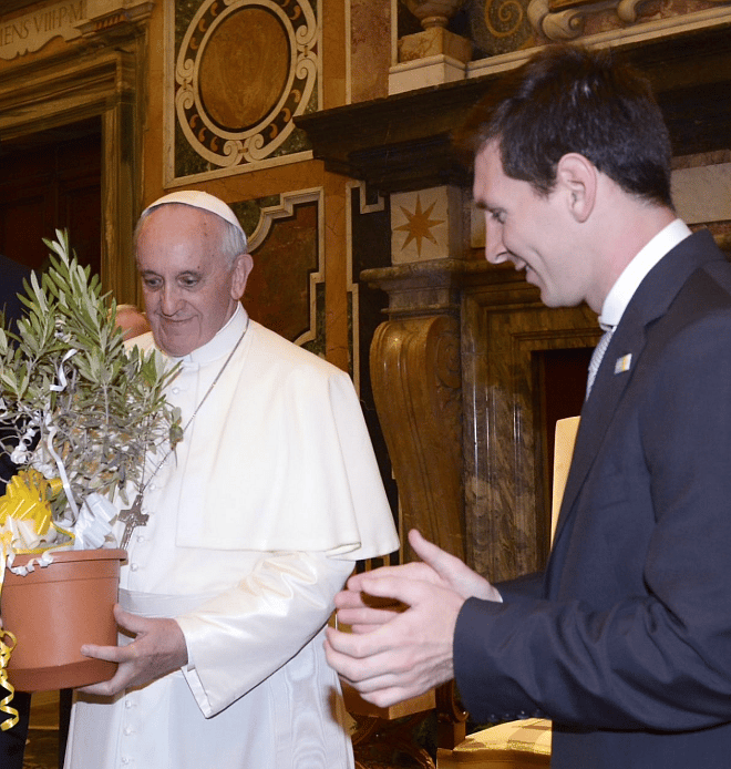 Messi, San Lorenzo Kulübü Futbol Taraftarı Papa Francis'e Veda Etti