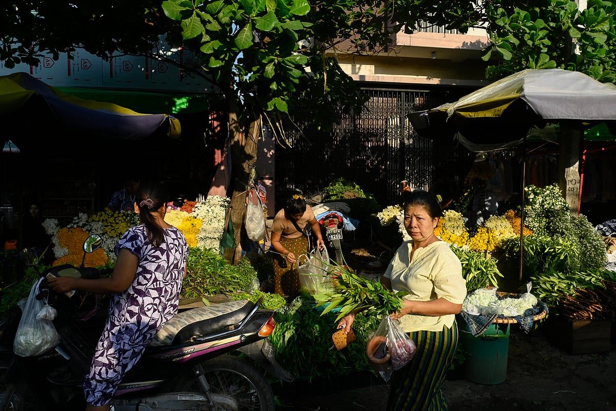 Myanmar Depremi Mağdurları Yeni Yılı Harabe Kamplarda Kutladı