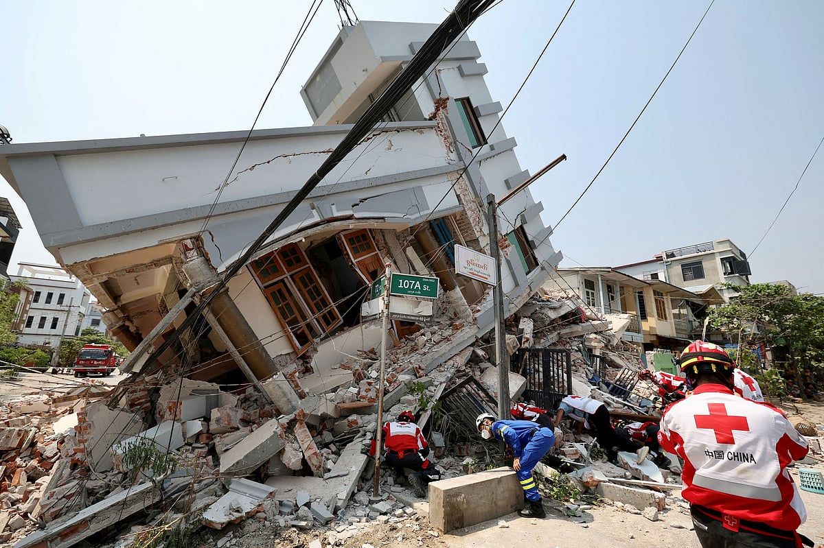 Myanmar'da Deprem Sayısı 3.000'i Geçti; Sıcak ve Yağışlar Hastalık Riskini Artırıyor