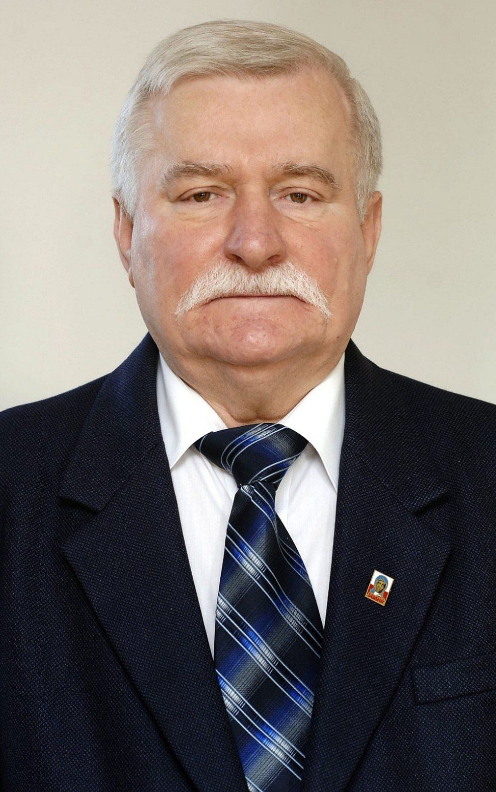Nobel Ödüllü Lech Walesa, Yerel Sorunları bile Çözmek için Küresel Düşünmenin Zorunlu Olduğunu Söylüyor