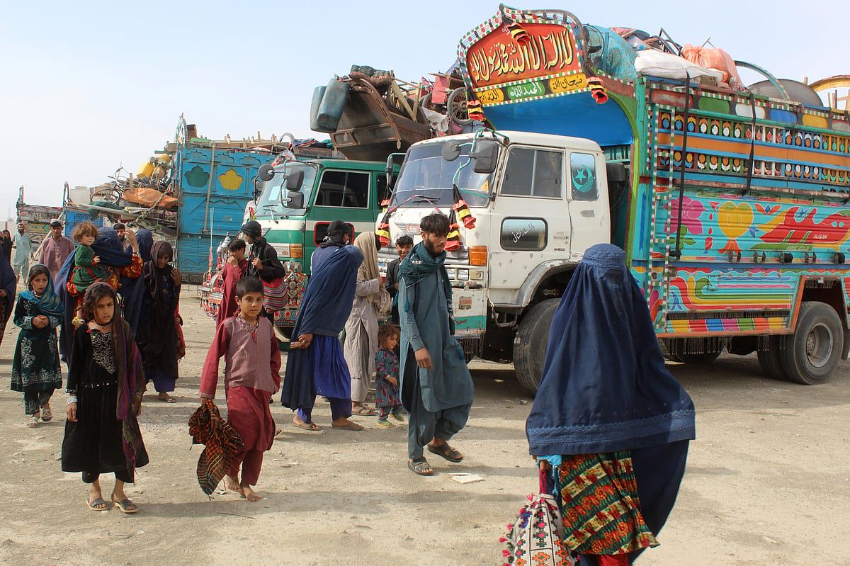 Pakistan'da Tutuklanmaktan Korkan Afgan Mültecilere Baskı Yapılıyor
