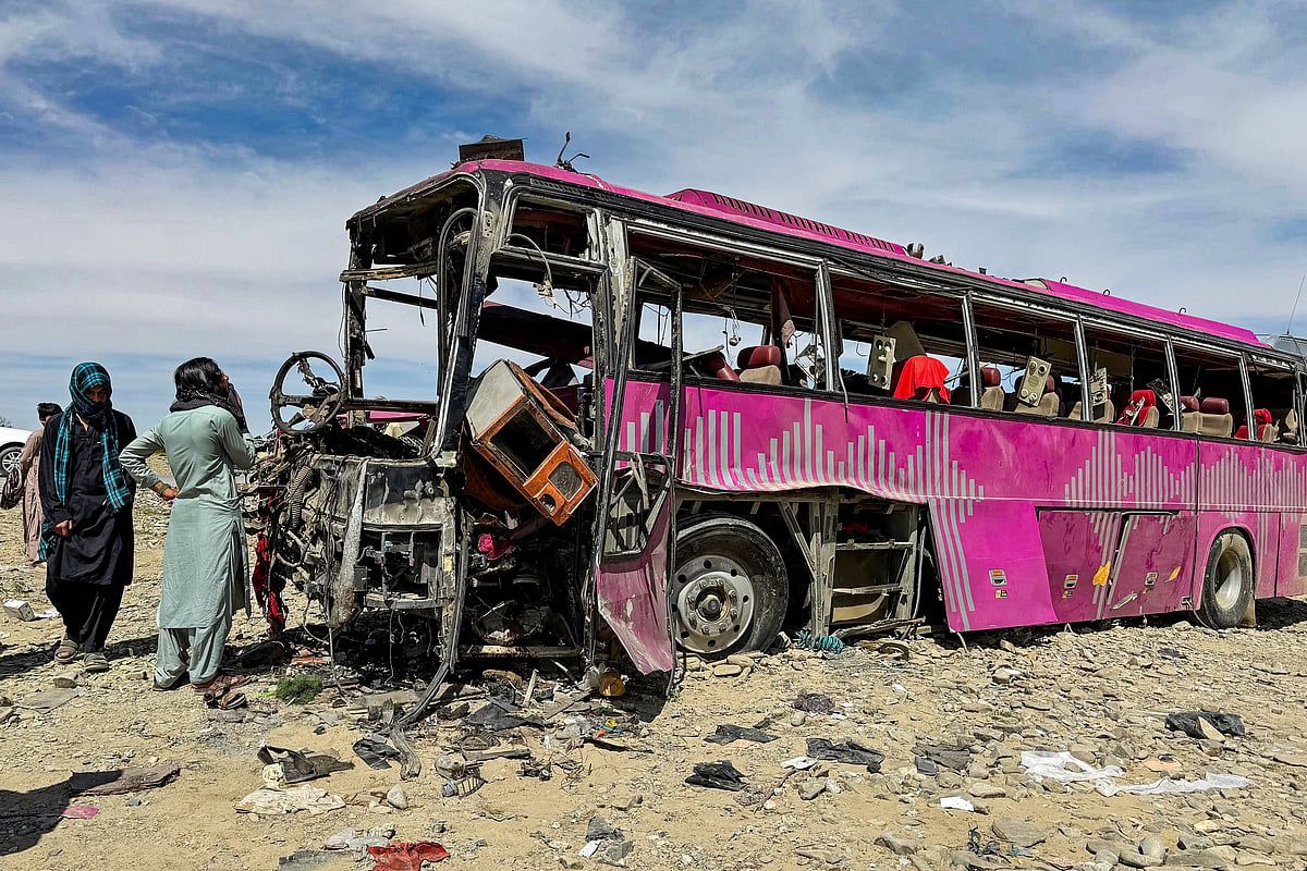 Pakistan'ın Güneybatısında Bomba Patlaması Üç Polis Memurunu Öldürdü: Yetkililer