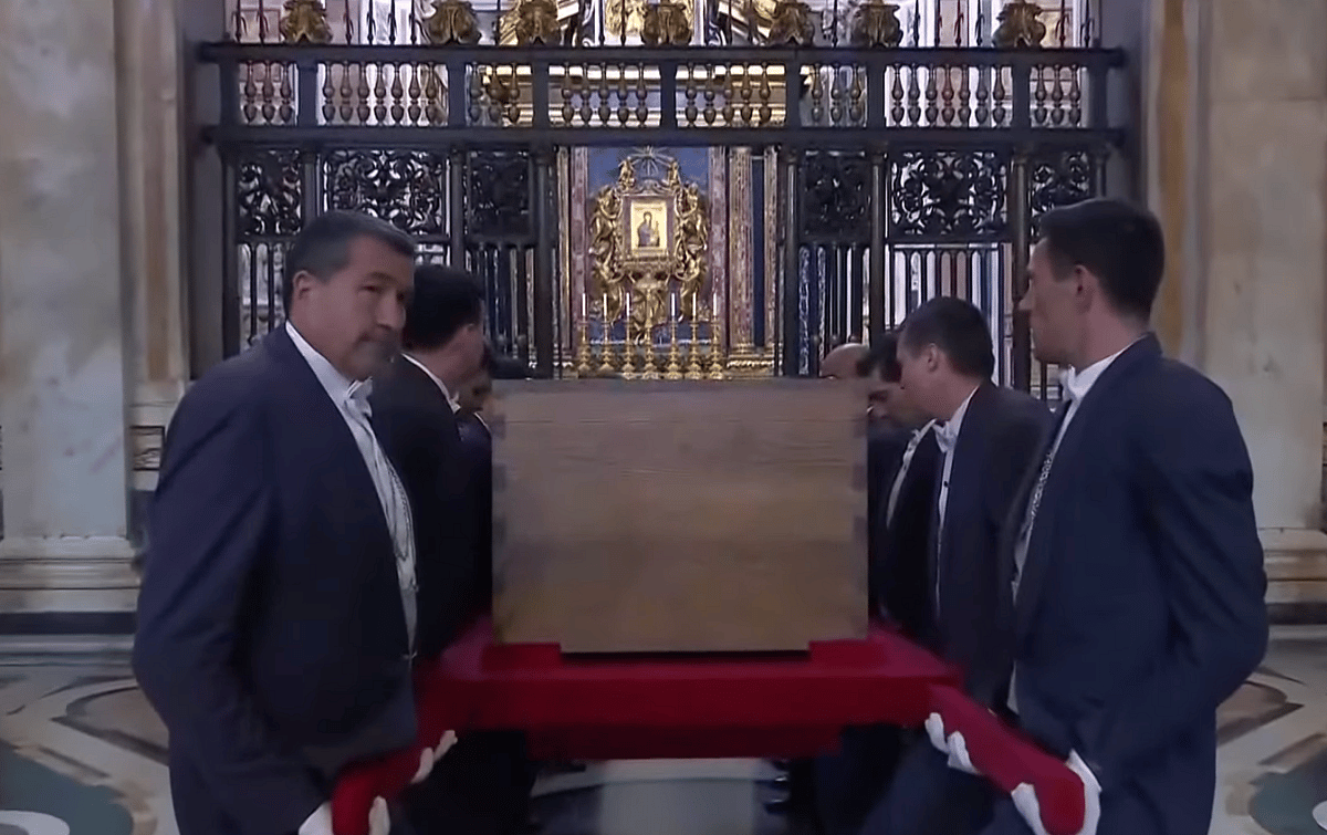 Papa Francis'in Cenazesi: Tabut, Papazın St. Mary Major Bazilikası'nın Son Dinlenme Yerine Ulaştı
