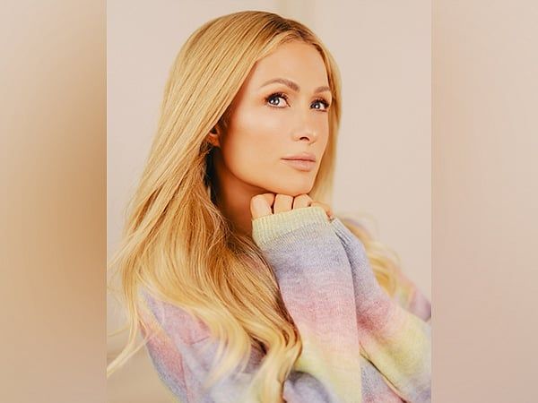 Paris Hilton, Annesinin Şöhrete Dayalı Kalma Tavsiyesini Hatırlıyor