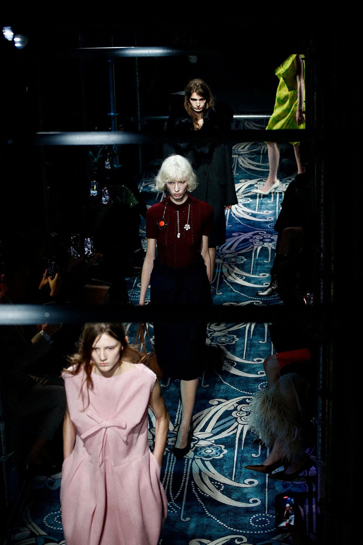 Prada, italyan Moda Merkezi Oluşturmak için Versace'yi Satın Aldı