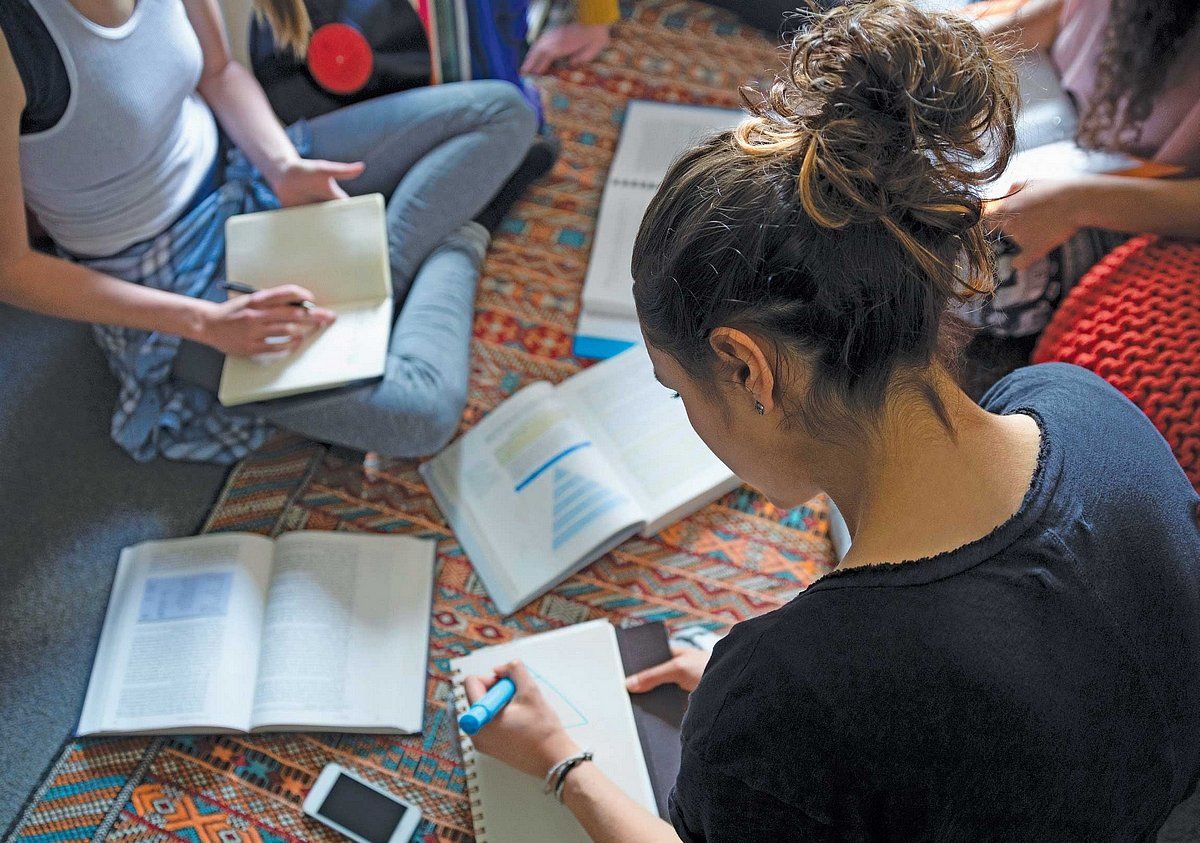'Sadece Bir Hafta İçinde': BAE'nin Üniversitelerin Akademik Programları Daha Hızlı Başlatmasına Yardımcı Olacak Yeni Lisans Sistemi