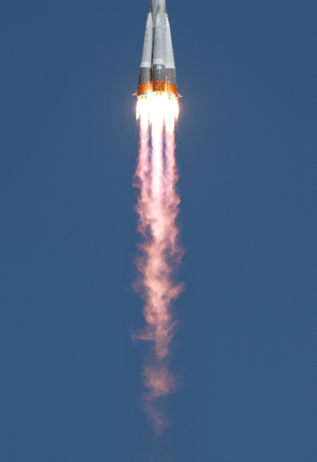 Soyuz Uzay Aracı, Amerikalı, iki Rus ile Iss için Fırlatıldı