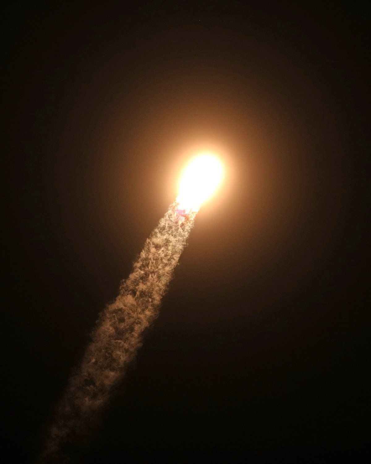 Spacex, Mürettebatlı İlk Kutup Yörüngesinde Özel Astronotları Fırlattı