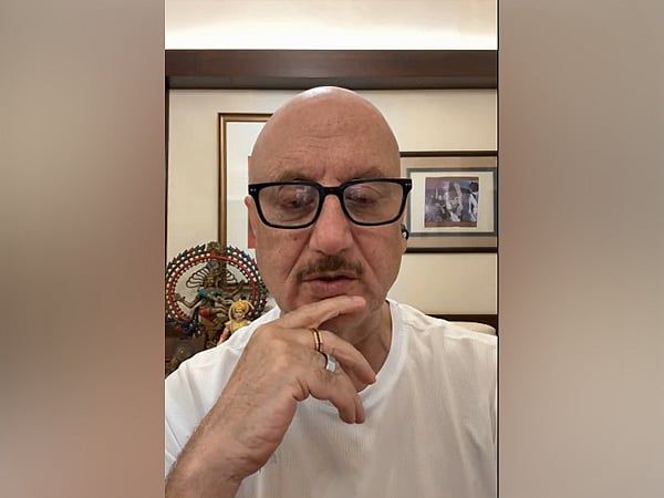 Anupam Kher Sinemada 41 Yılını Kutladı, 'Saaransh' ile İlk Çıkışını Hatırlıyor