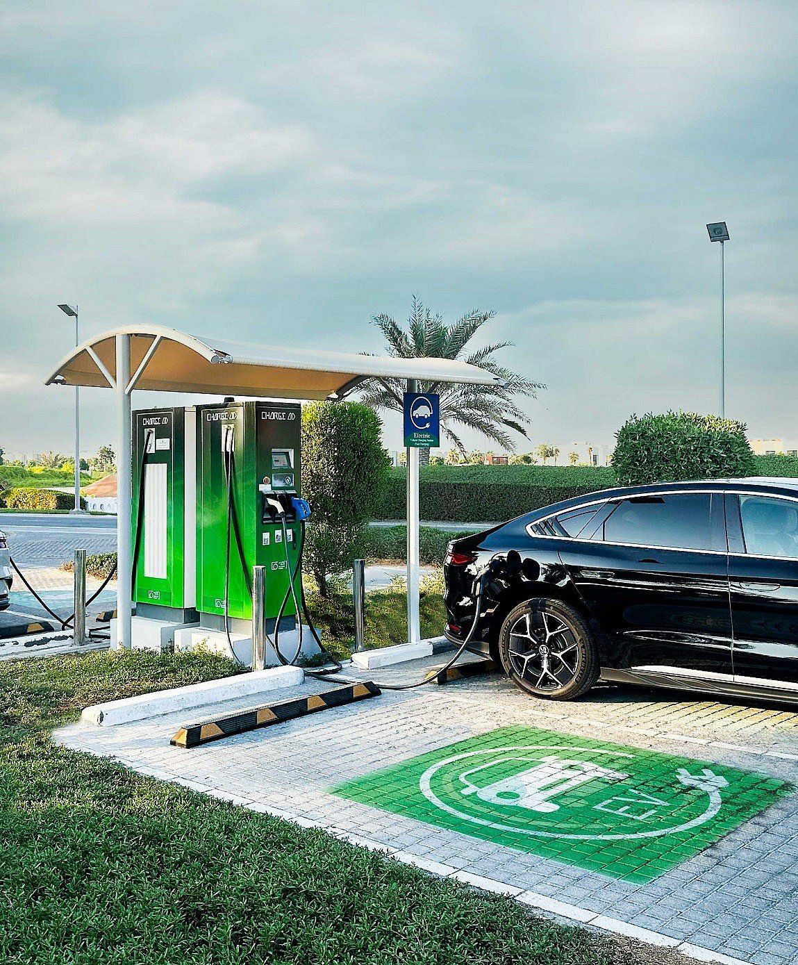 BAE: Abu Dabi'de 400 Noktada 1.000 Yeni Ev Şarj İstasyonu Ortaya Çıkacak