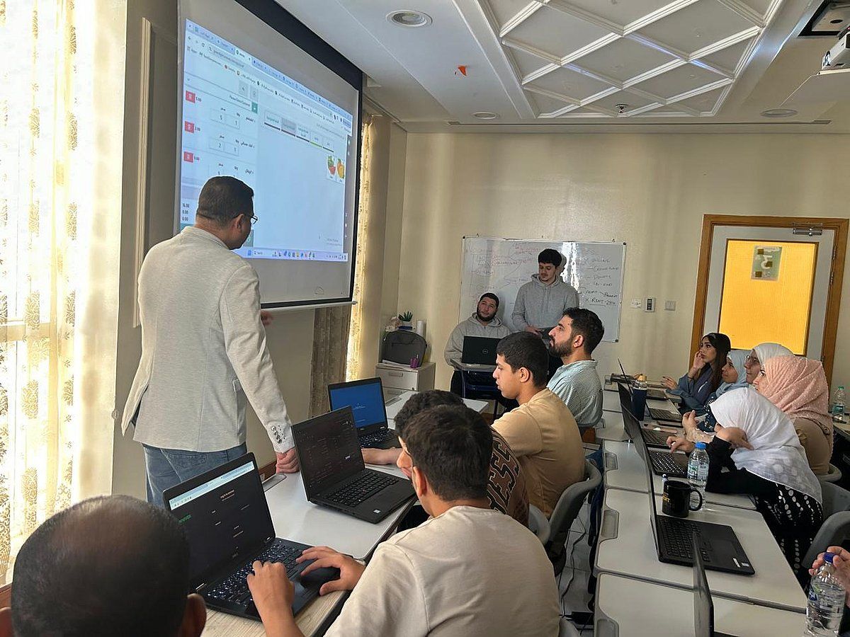 BAE: Çatışma Bölgelerinden Gençlere Yeni Fırsatlar sunmak için Abu Dabi'deki iş fuarı