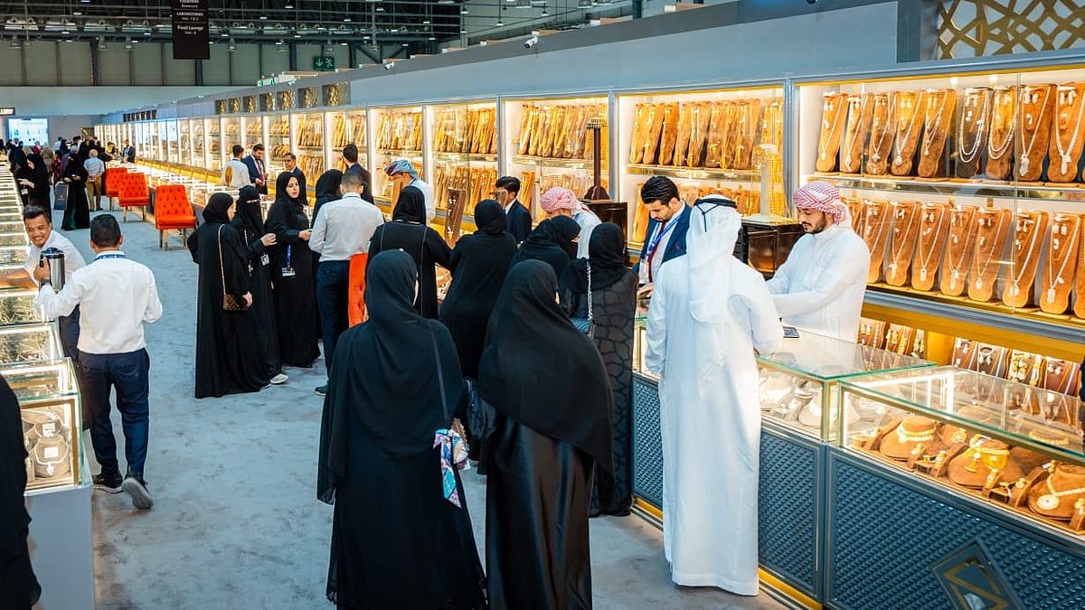 BAE: Dünyanın En Uzun Pırlanta Kolyesi Sharjah Jewellery Show'da Rekor Kırmaya Hazırlanıyor