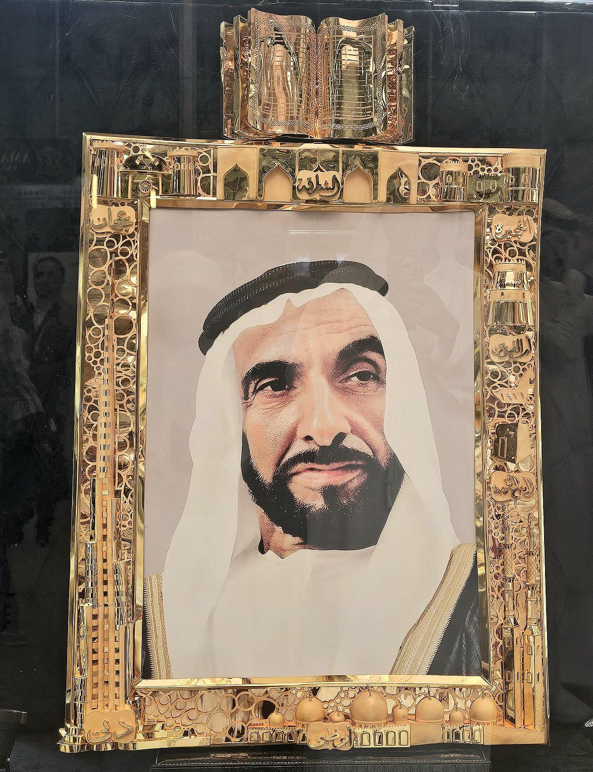 BAE Kuyumcuları, ikonik Simge Yapılar olan Şeyh Zayed'in En Büyük Altın Karesiyle Dünya Rekoru Kırdı