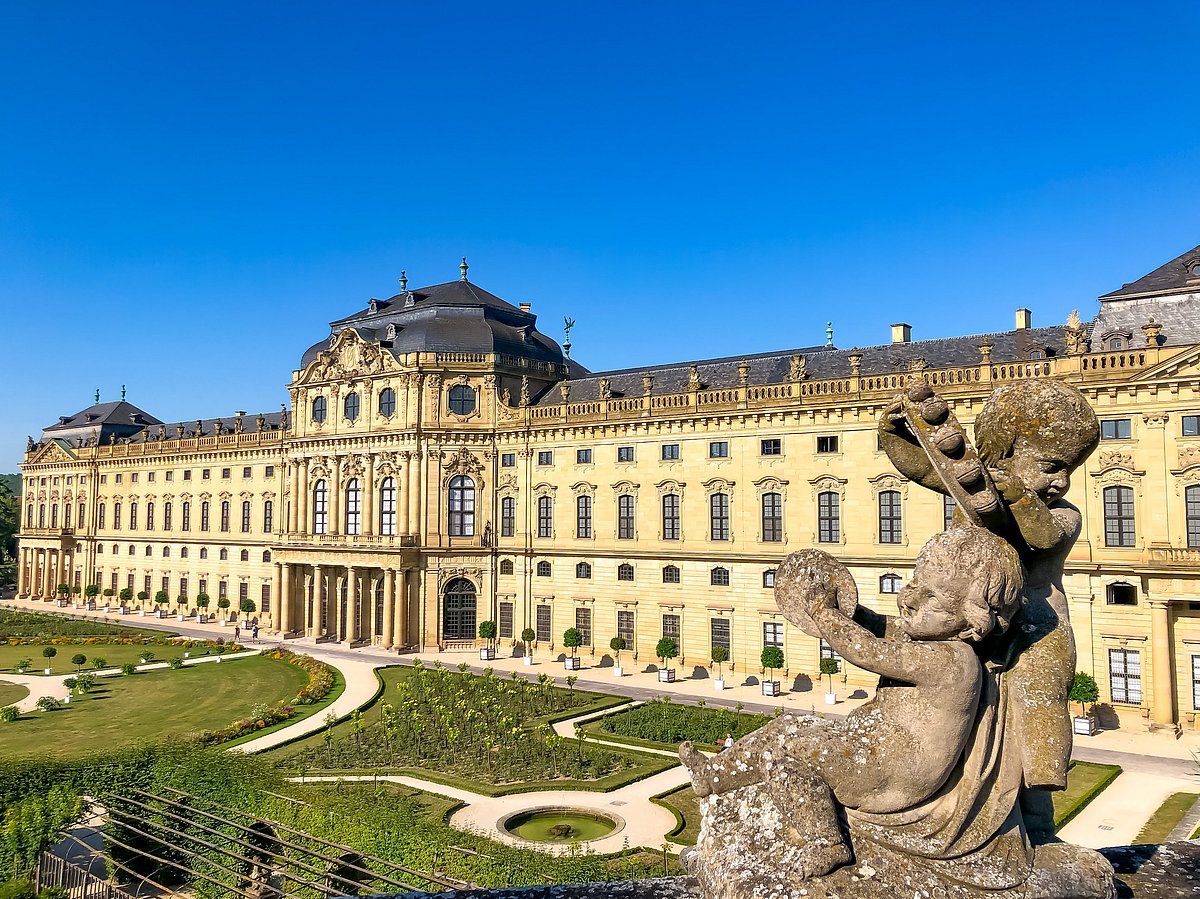 BAE'den Kadınlar tarafından Yeniden İnşa Edilen Alman Kasabası Würzburg'a Seyahat