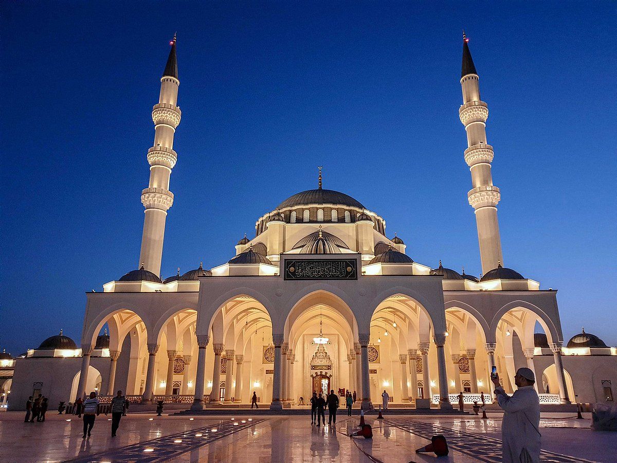Bakın: Sharjah'ın En Büyük Camisi 6 Yıl Önce Açıldığında