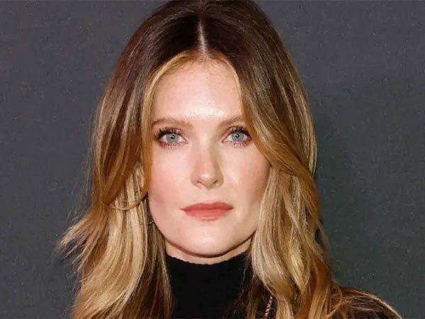 'Beyaz Nilüfer' Yıldızı Meghann Fahy 'Ziyafete' Liderlik Edecek
