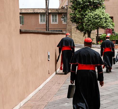 Bir Sonraki Papa Seçimi: Özel Vatikan Kitlesi Toplantı Öncesinde Başlıyor