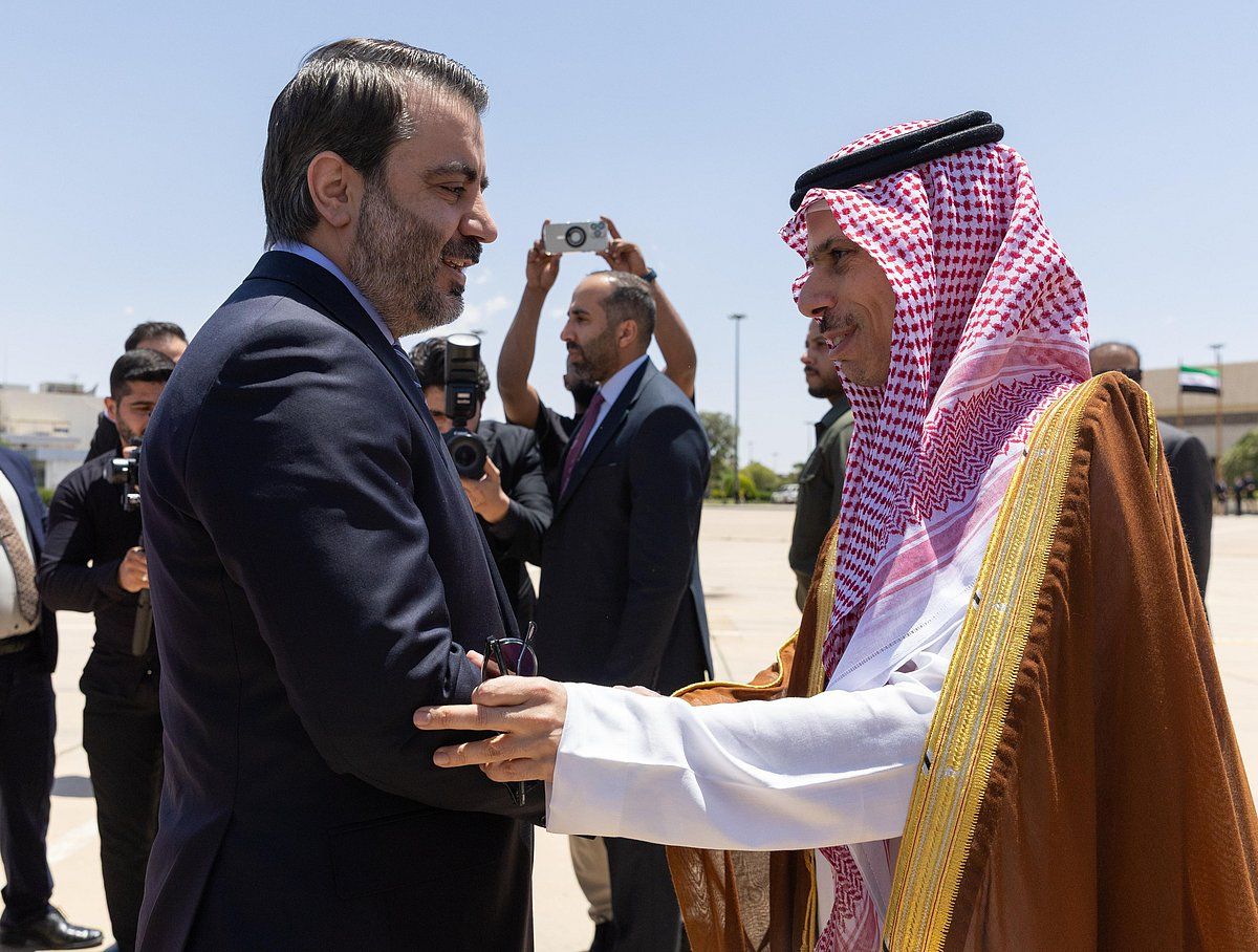 Dışişleri Bakanı, Suudi Arabistan ve Katar'ın Suriye Devlet Çalışanlarına Mali Destek Sağlayacağını Söyledi