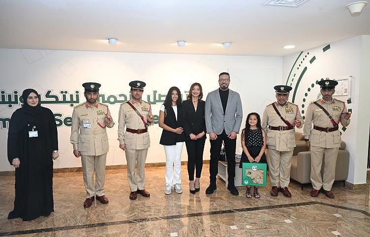 Dubai: 8 Yaşındaki Kız Sinemada 17.000 Dh Kayıp Para Buldu, Polise Geri Döndü