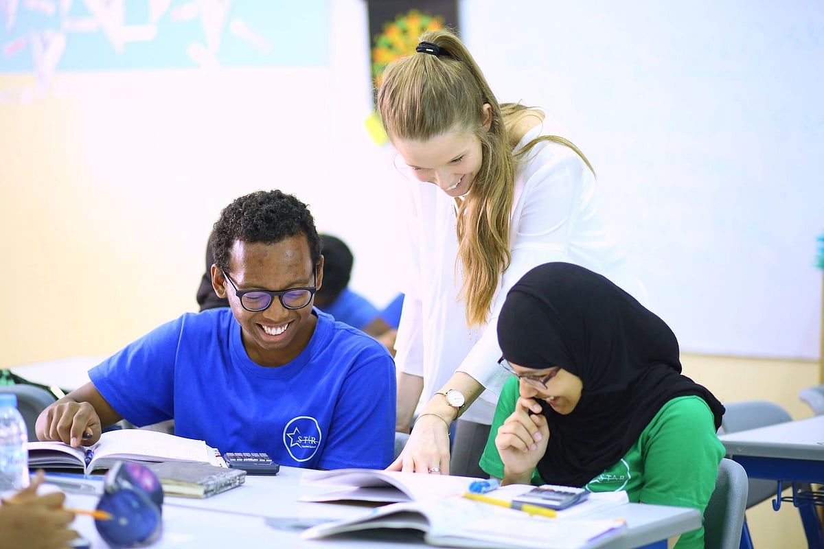 Dubai Okullarının Akran Mentorluk Programları Akademik Başarıyı ve Liderlik Becerilerini Nasıl Artırıyor?