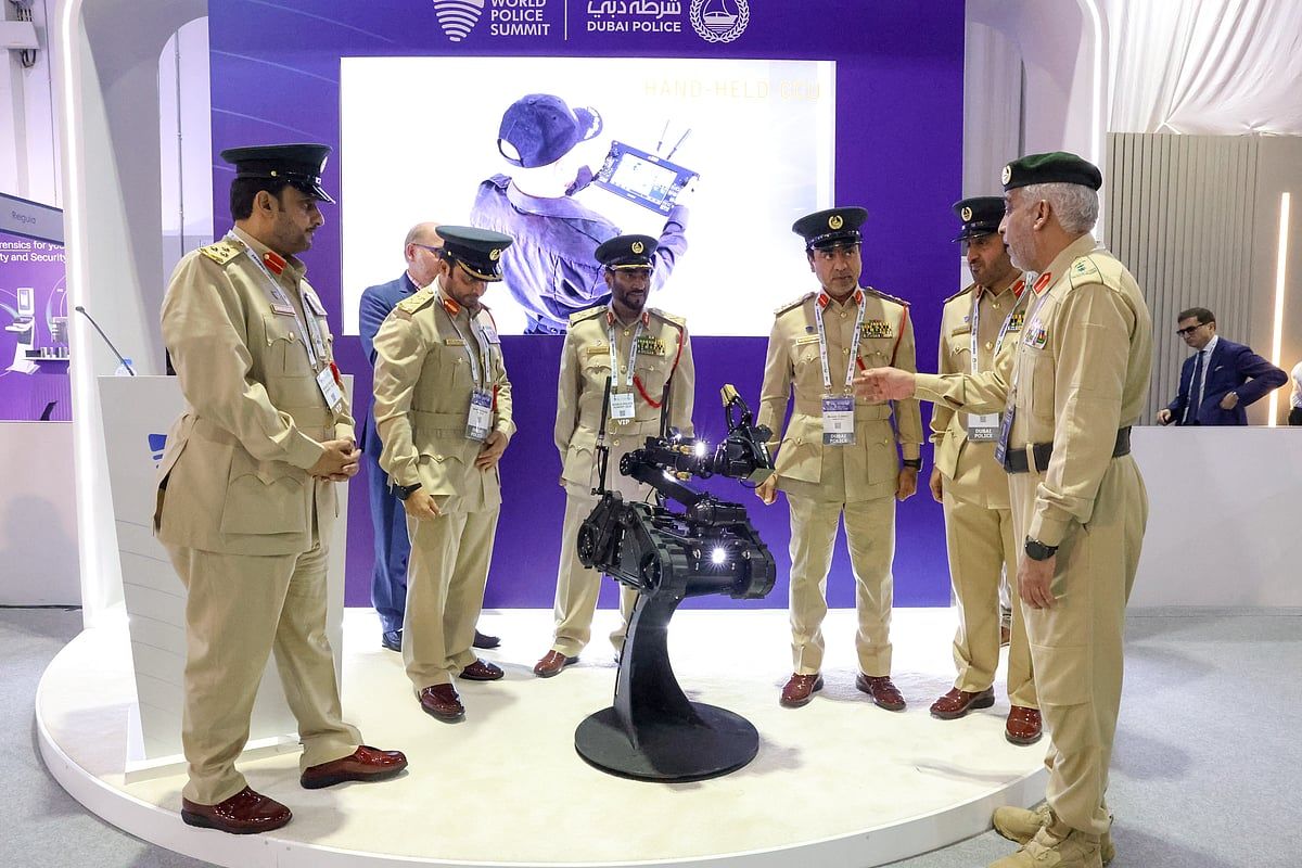 Dubai Polisi Yüksek Riskli Saha Operasyonları için Taktik Robot Başlattı