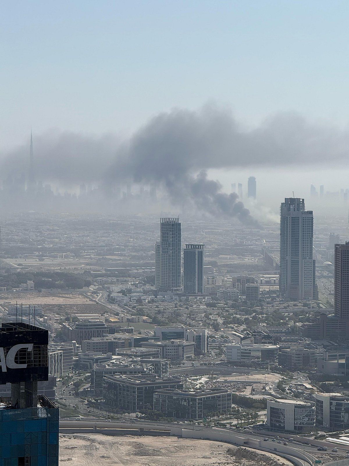 Dubai: Şehrin Her Yerinde Büyük Duman Dumanı Görüldü; Sakinler Sosyal Medyada 'Yangın' Bildirdi