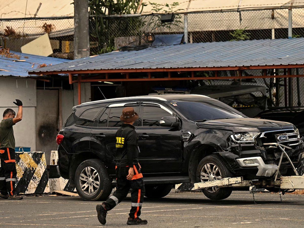 Filipinler: Manila Uluslararası Havaalanı Girişine Araba Çarpması Sonucu iki kişi Öldü, Birkaç Kişi Yaralandı