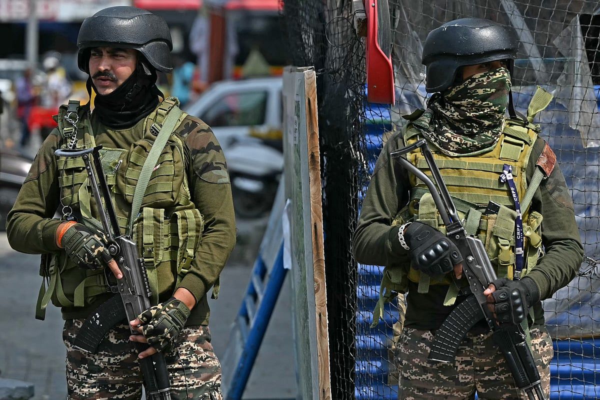 Hindistan, Pakistan'ın Askeri Saldırılarına 'Çok Sert Tepki' Verileceği Uyarısında Bulundu
