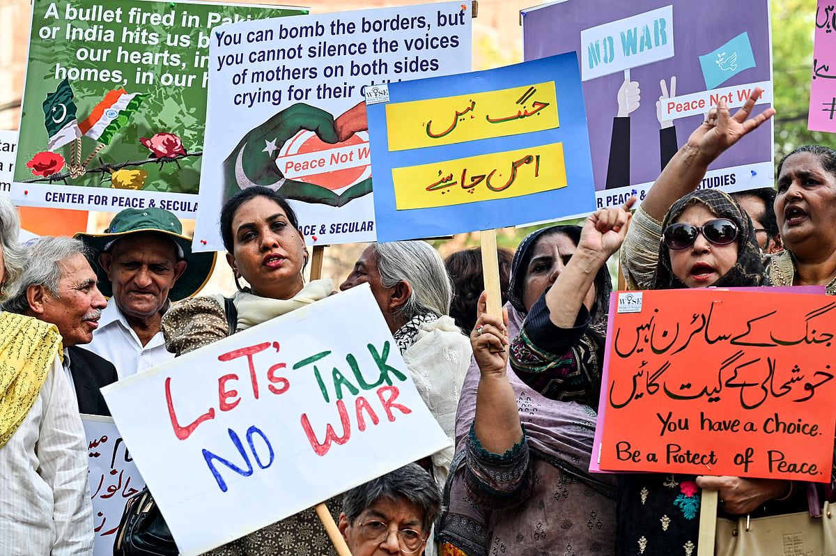 ’Kimse Savaş istemiyor': Hintli, Pakistanlı Gurbetçiler, Gerginlikler Eve Dönerken Bütün Gece Ayakta Kalıyor