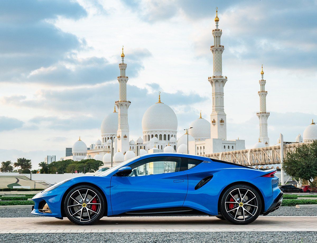 Lotus Emira İncelemesi: Süper Otomobil Çekiciliğine Sahip Elektrikli Spor Otomobil