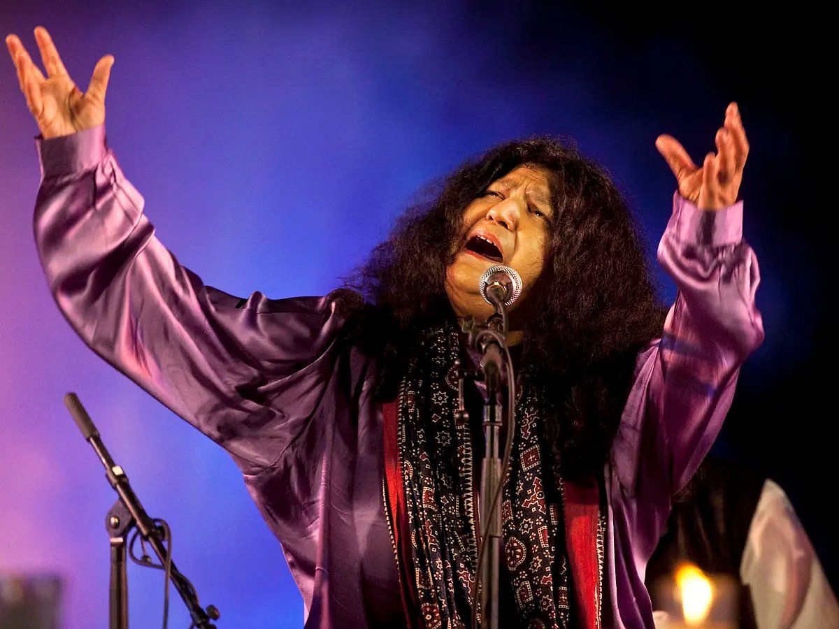 Pakistanlı Şarkıcı Abida Parveen Dubai'de Sahne Alacak