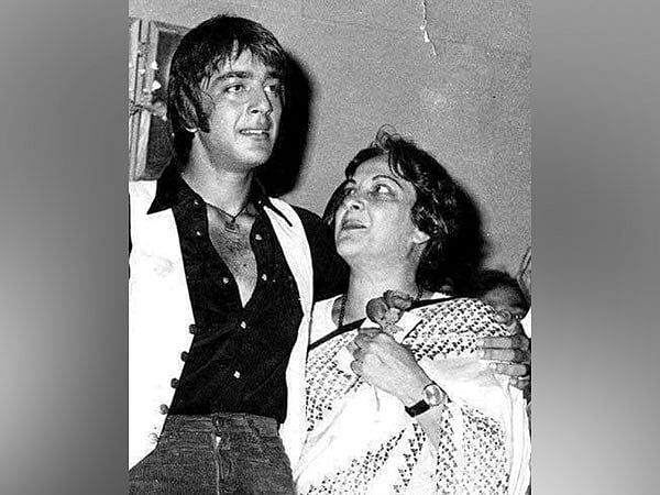 Sanjay Dutt Rahmetli Nargis'i Gerileme Resimleriyle Hatırlıyor