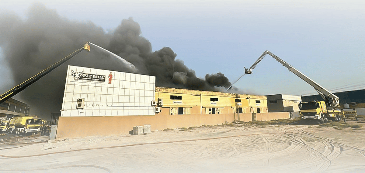 Sharjah: 5 Depodaki Yangın Kontrol Altına Alındı