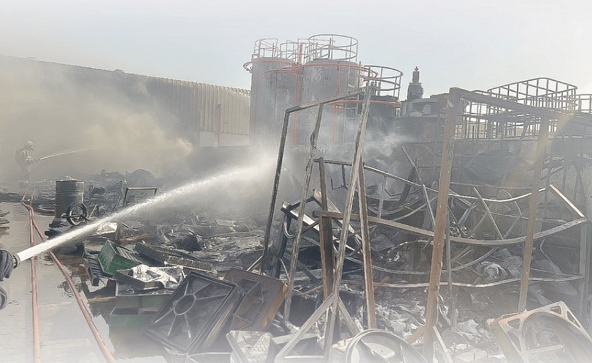 Sharjah: Petrokimya ve Fiberglas Tesisinde Yangın Çıktı