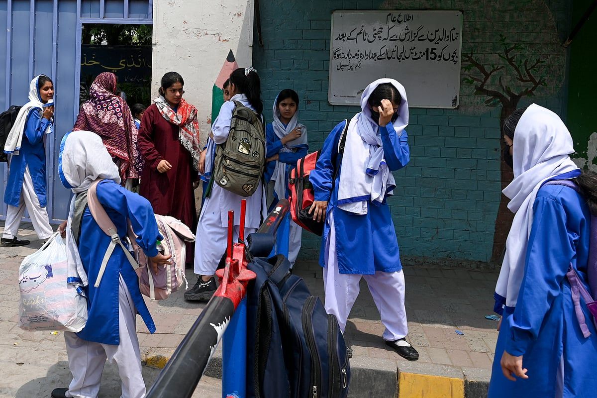 Sıcak Hava Dalgası Pakistan'ın En Büyük Eyaletinde Erken Okul Kapanmasına Neden Oldu
