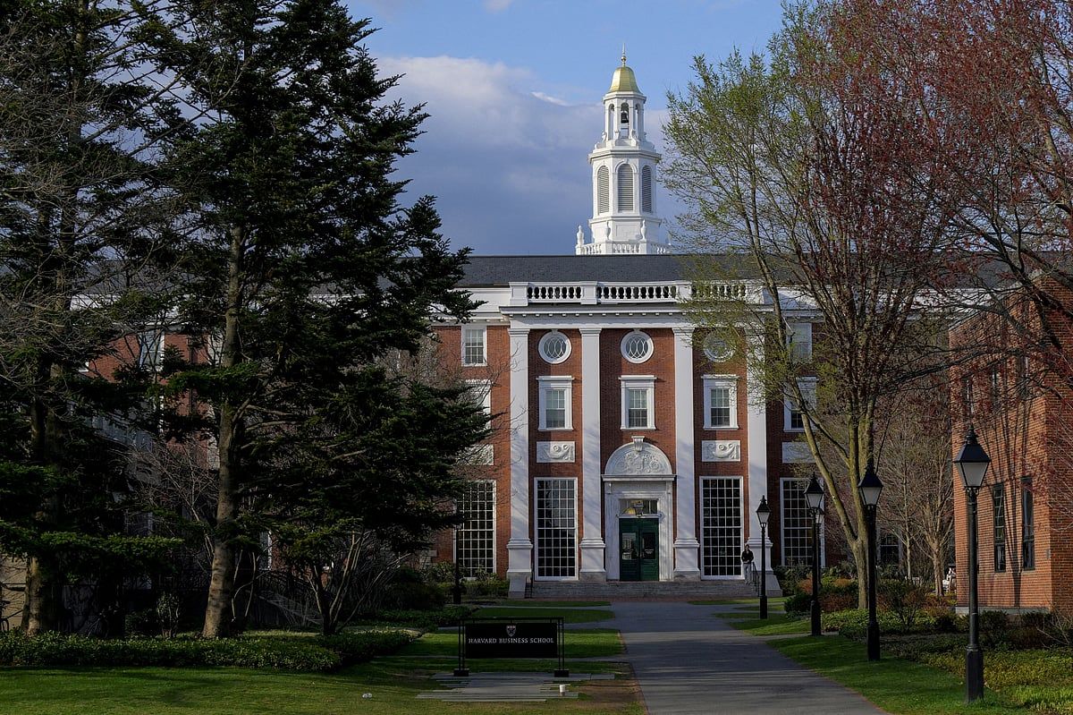 Trump, Harvard'ın Uluslararası Öğrencileri Kayıt Altına Alma Yeteneğini Engelliyor; Üniversite Buna 'Yasadışı' Diyor