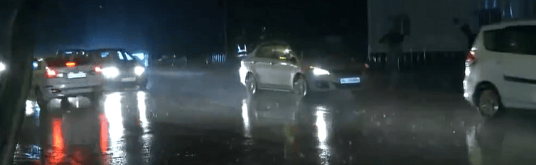 Video: Hindistan'ın Bazı Bölgelerinde Şiddetli Yağmurlar Yağdı; Ölüm Bildirildi, Uçuşlar Ertelendi